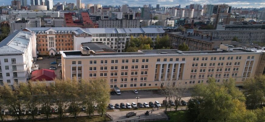 Реконструкцию здания ВКИУ в отель оценили в 2 млрд рублей