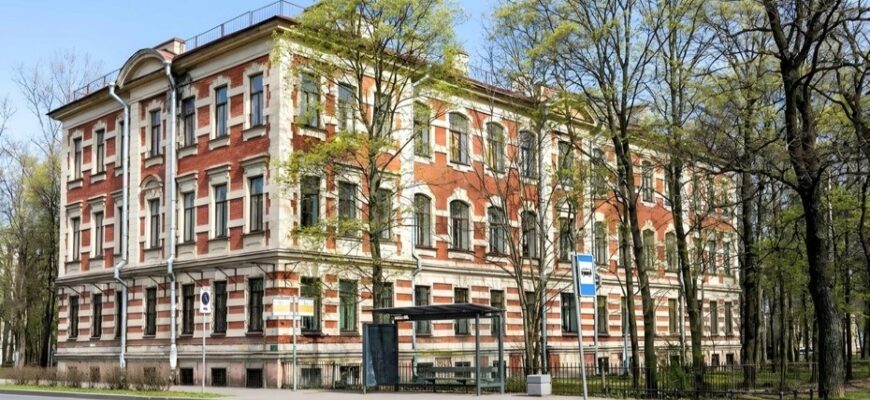 В Петербурге продают старинный особняк