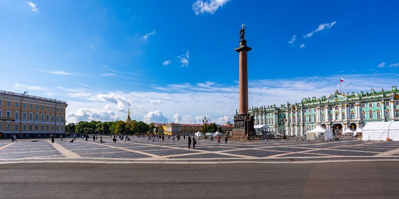 Петербург принял более 6 миллионов туристов за летний сезон