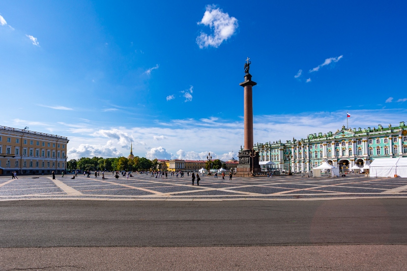 Петербург принял более 6 миллионов туристов за летний сезон